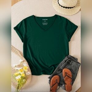Plus Size Dark Green Short Sleeve V-Neck Tee